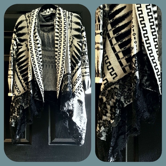 Sweaters - 🎉Host Pick🎉 GORGEOUS AZTEC Sweater & Lace Trim